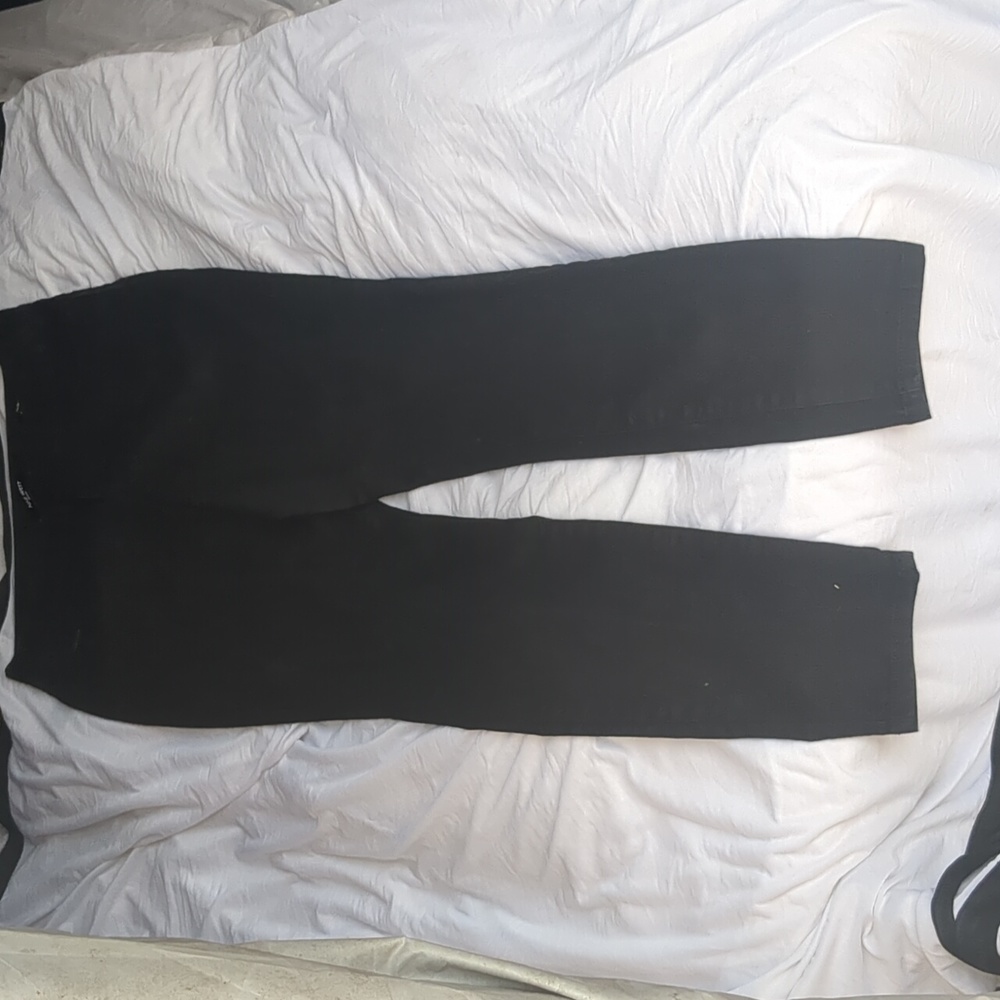 Black Nine West woman's pull on skinny jeans size 8